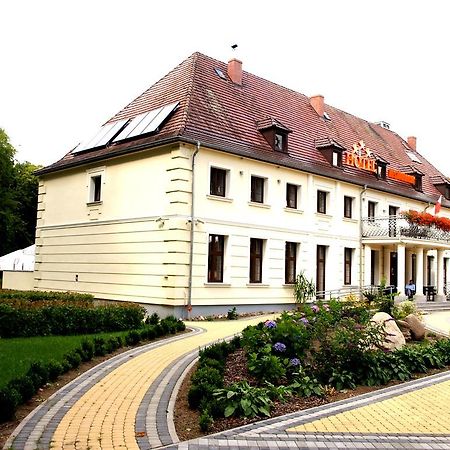 Hotel Swietoborzec Łobez エクステリア 写真