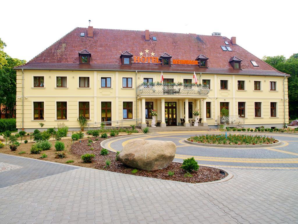 Hotel Swietoborzec Łobez エクステリア 写真