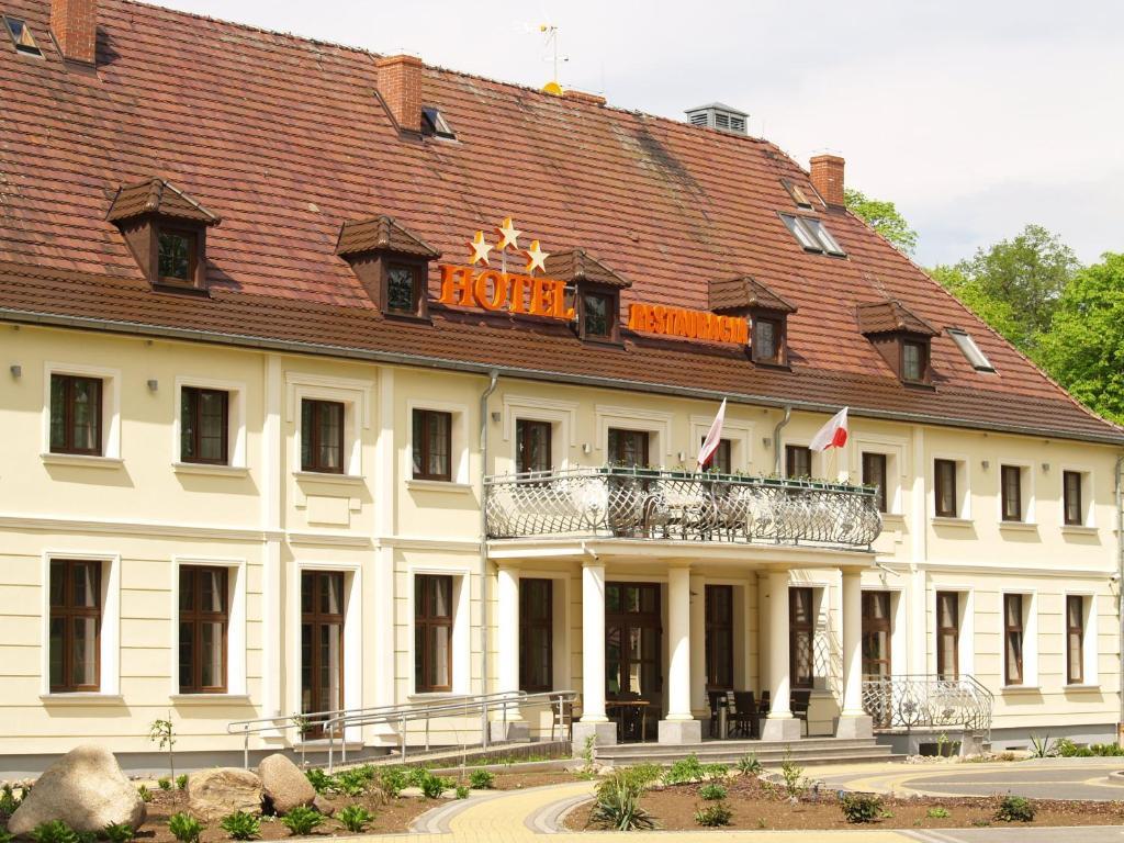 Hotel Swietoborzec Łobez エクステリア 写真